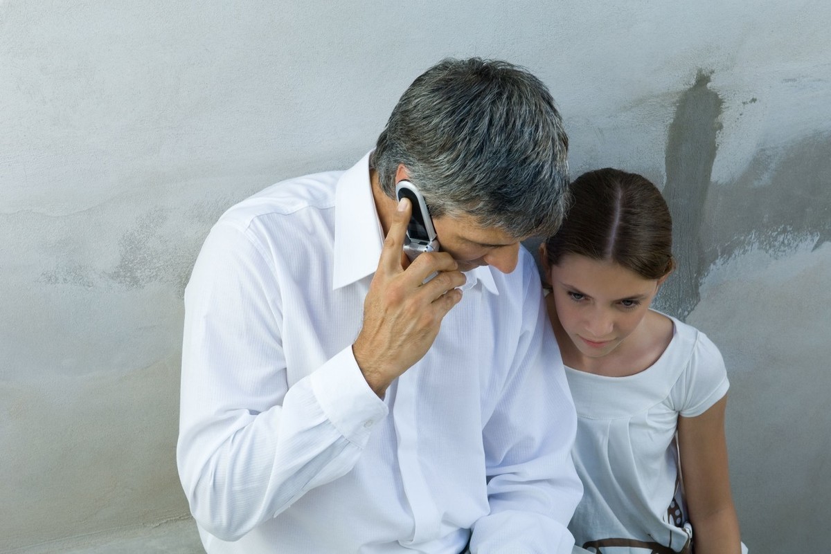 爷爷猥亵7岁继孙女,妈妈带女儿再嫁入狼窝,网友:宁做单亲妈妈