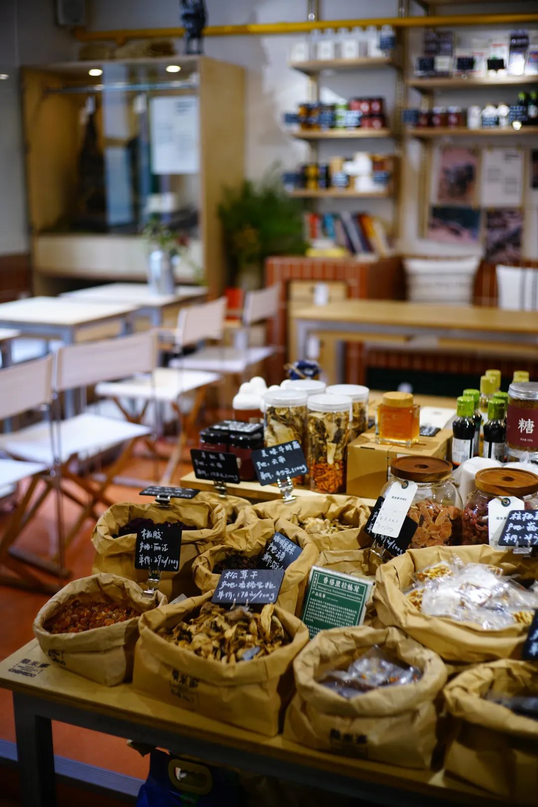 这条街,可能是全上海最时髦又接地气的