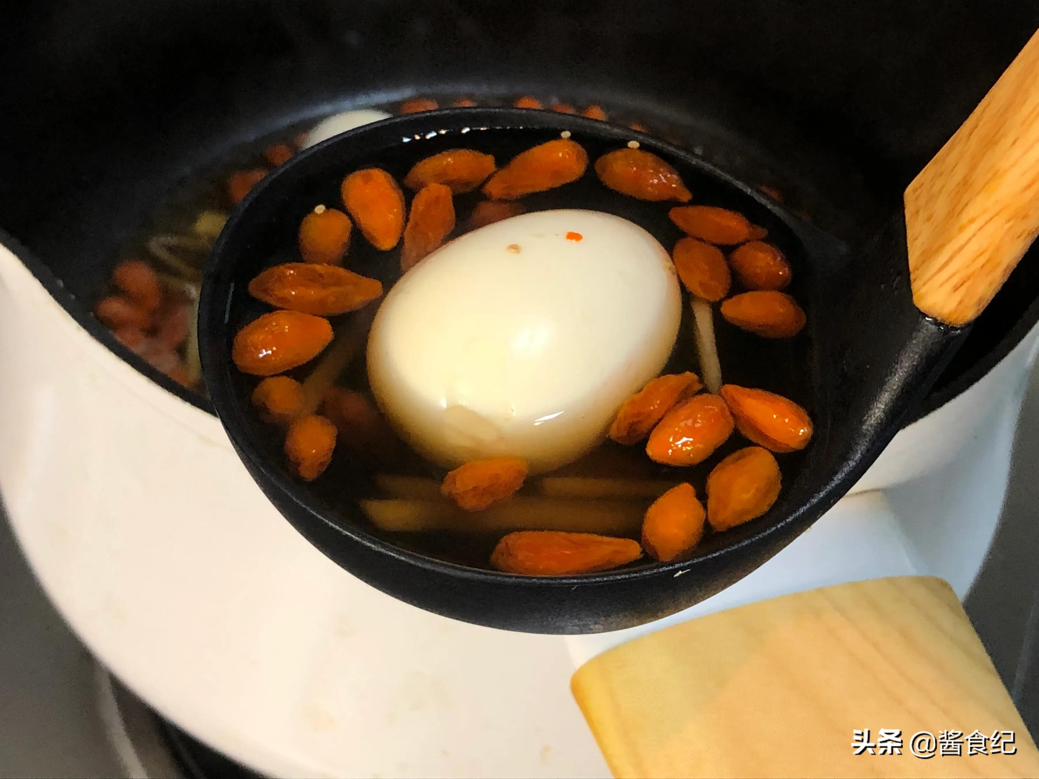 鸡蛋核桃枸杞一起吃有什么好处,枸杞加鸡蛋生姜对男人有什么好处