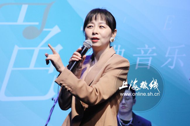 上海人都爱的机灵鬼！SMG44岁当家花旦开始玩自拍！出道史曝光