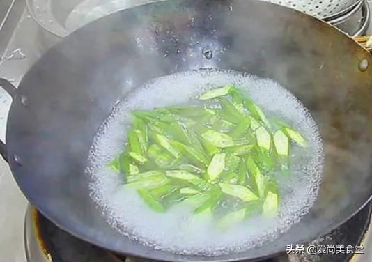 大厨教你秋葵凉拌菜的做法,简单美味家常菜做法白灼秋葵