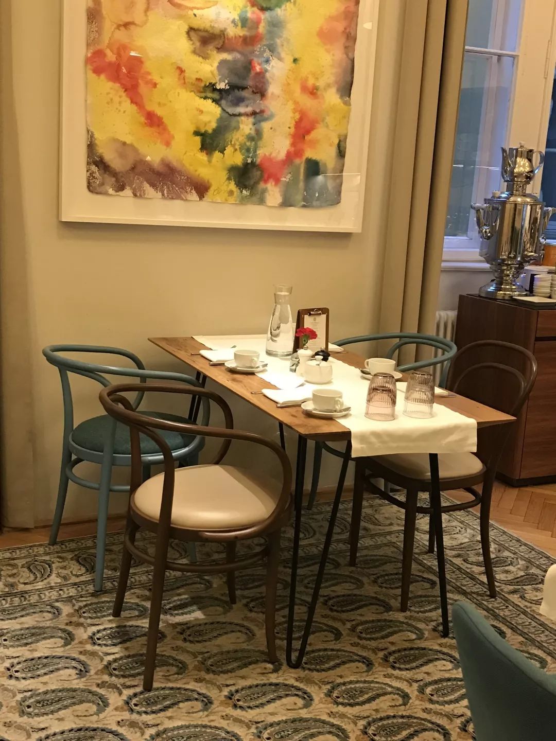 探访TON工厂看经典椅子背后的故事|疯狂24h我们去捷克干了啥?