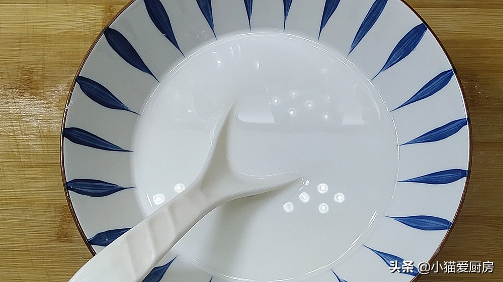 小猫做凉皮,5分钟学会做凉粉