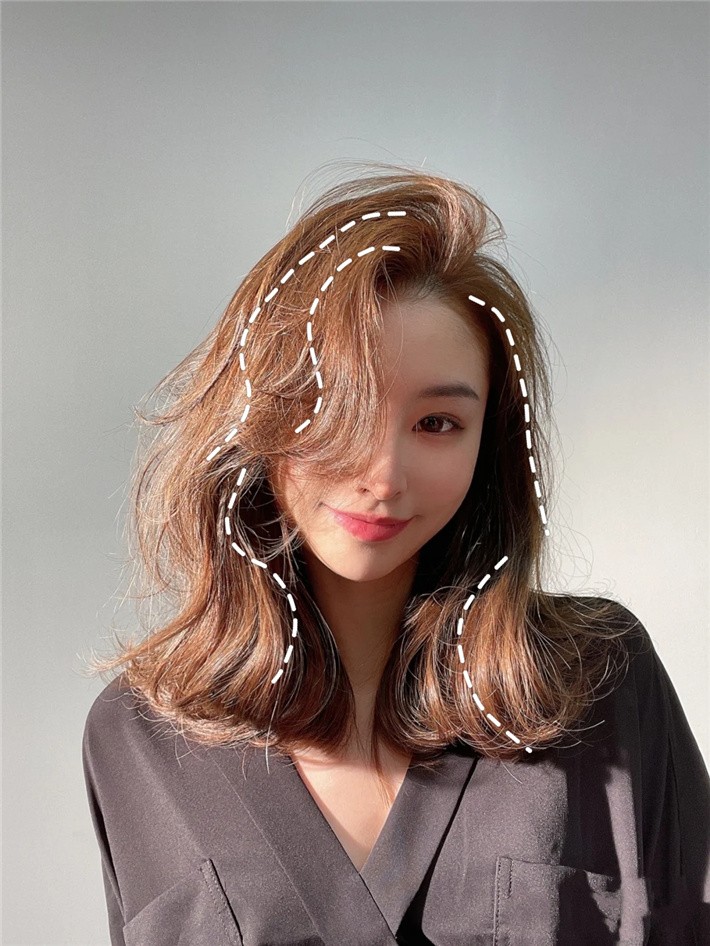 烫卷发今年流行哪种颜色,减龄显小的烫发是你最佳选择