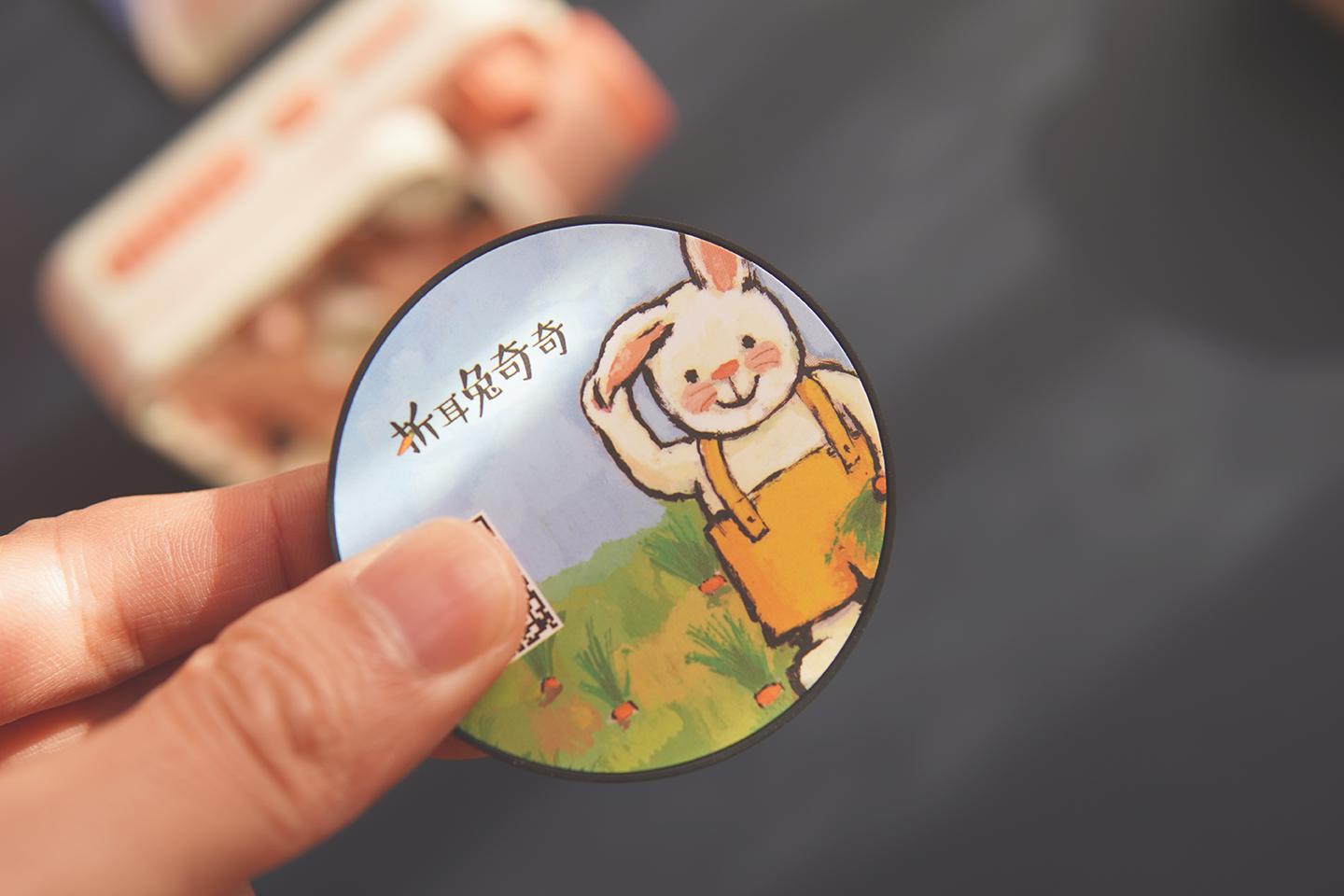 带娃好帮手,能投影能互动的趣学伴儿童故事放映机