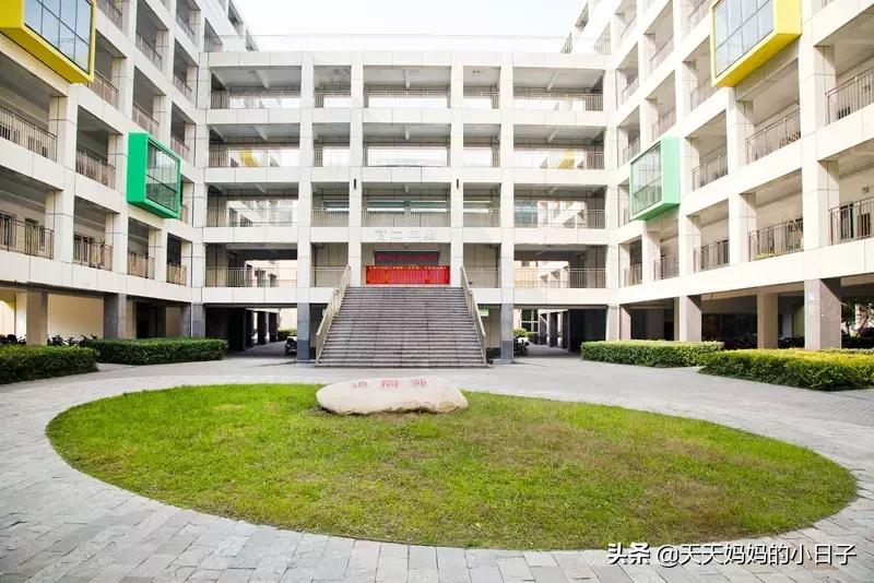 一年1亿土豪学校,一年学费12万以上的学校