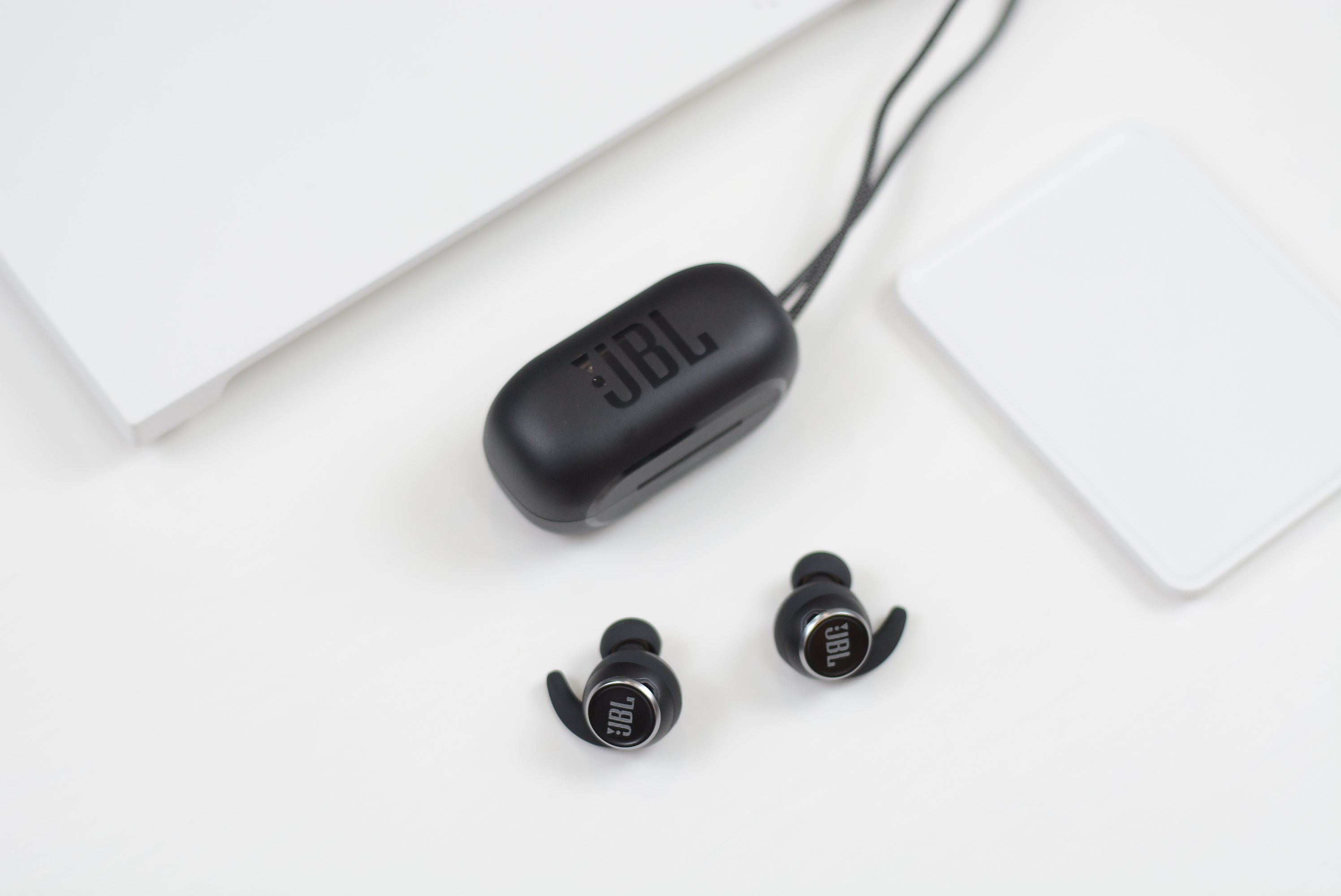 jbltune130nc入耳式无线耳机,专业人士jbl头戴式耳机推荐