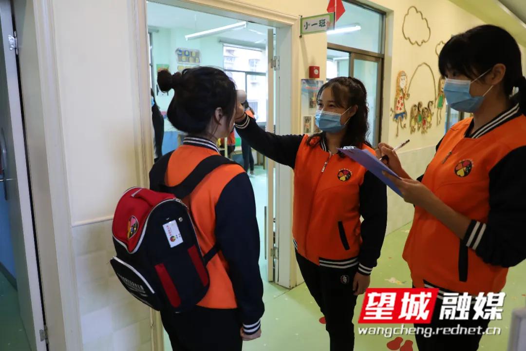 幼园迎新年入园视频,幼儿园开学欢迎孩子回归视频