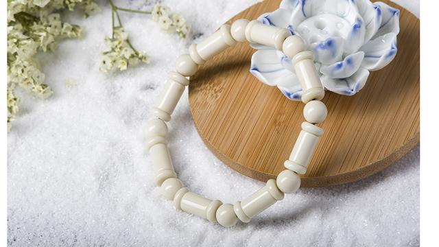 鍦颁腑娴锋境瀹濊泲鐧界煶鏄櫧鑹插悧,鍦颁腑娴锋境瀹濊泲鐧界煶钃濊壊