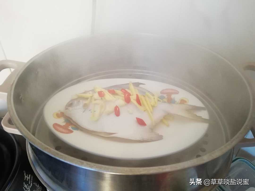 正宗清蒸鲳鱼的刀法,清蒸银鲳鱼的正宗制作方法