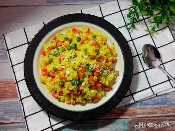 最简单的黄金炒饭做法,没有鸡蛋有胡萝卜的炒饭