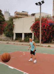 篮下投篮怎么防止被帽,打内线被包夹怎么处理