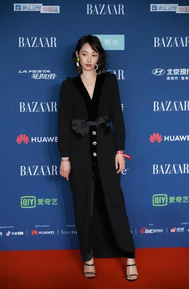 白百何唐宫夜宴中项链图片,白百何最近时尚穿搭