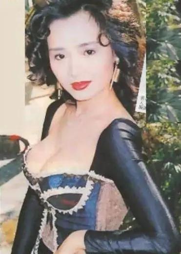 *子楣叶**：不脱衣服拍三级，还为此损失一千万？为何还被人骂不要脸