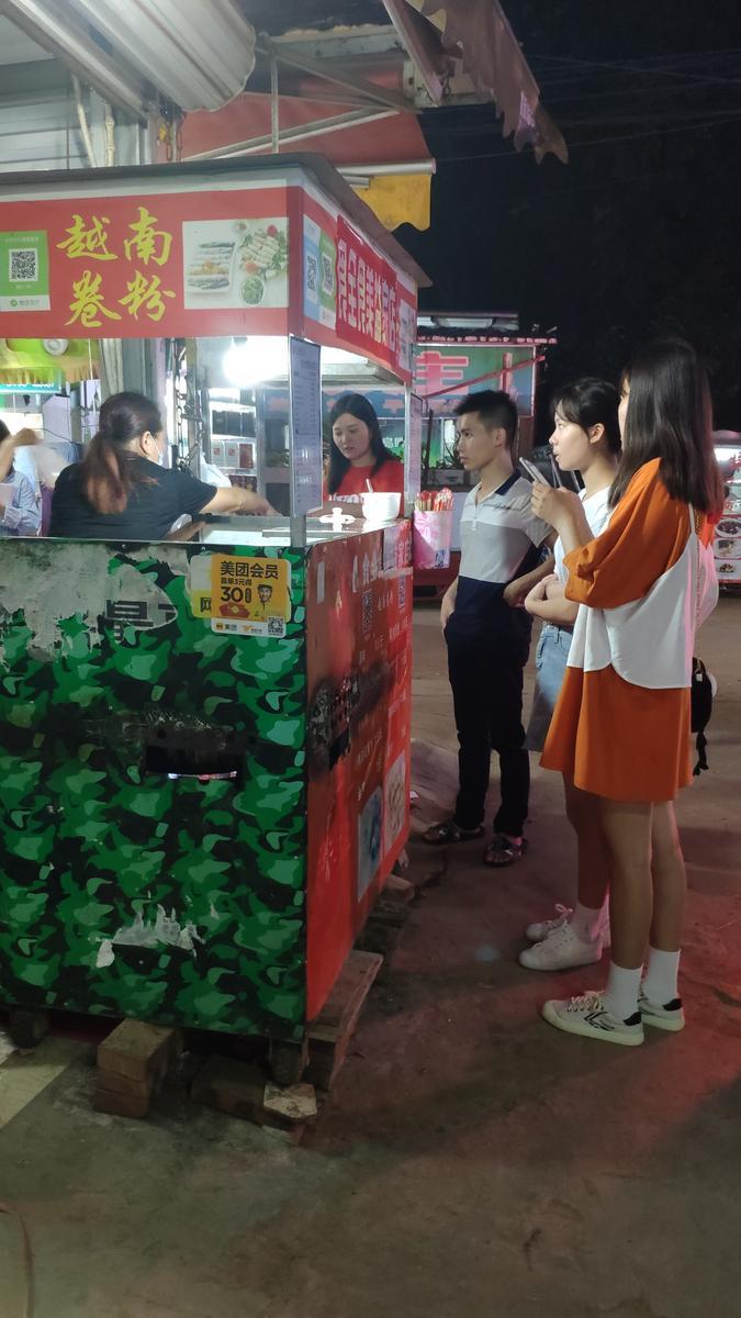 走进桂电“龟洞”！酒吧、旅馆、烧烤摊，这里是学生的精神后花园