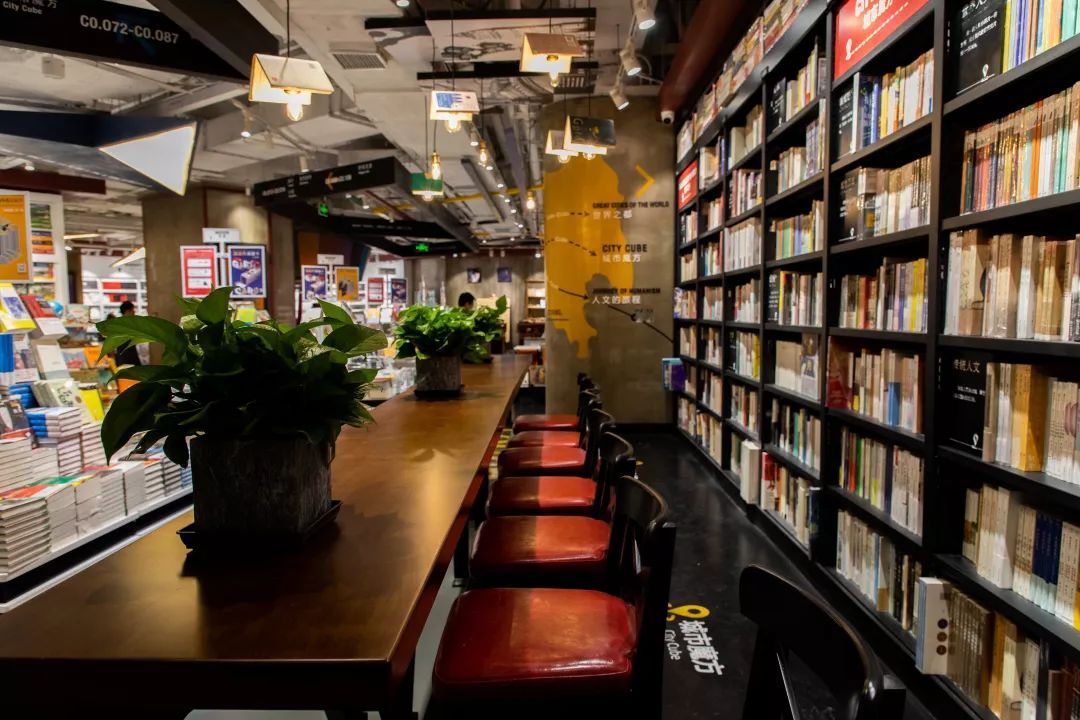开学季即将来临,还不来南京路上商圈这些宝藏书店逛一逛?