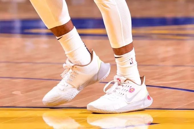 NBA球员上脚：巴特勒穿AJ31，勇士队2双安踏球鞋