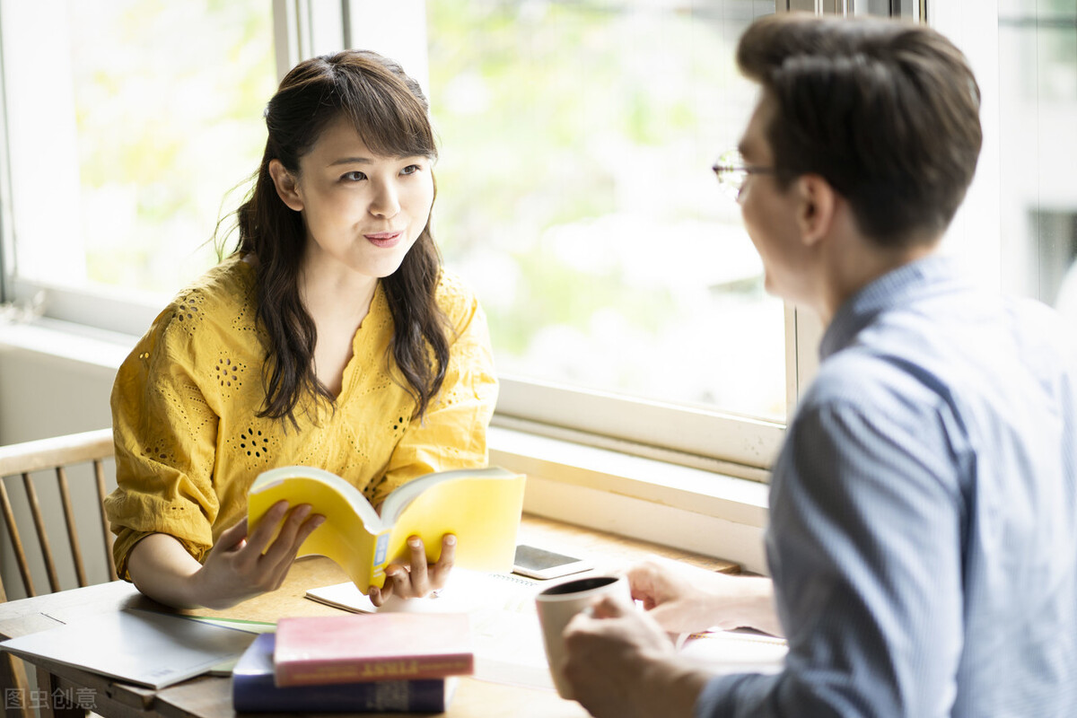 男生遇到女生搭讪,男生遇到一见钟情的女孩
