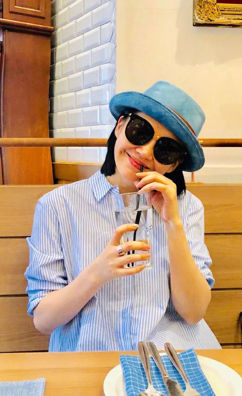 许晴50岁依然少女感满满,50岁的许晴拥有25岁的坦然