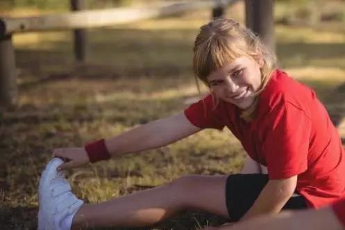 运动前的热身操完整版,4岁孩子运动前热身