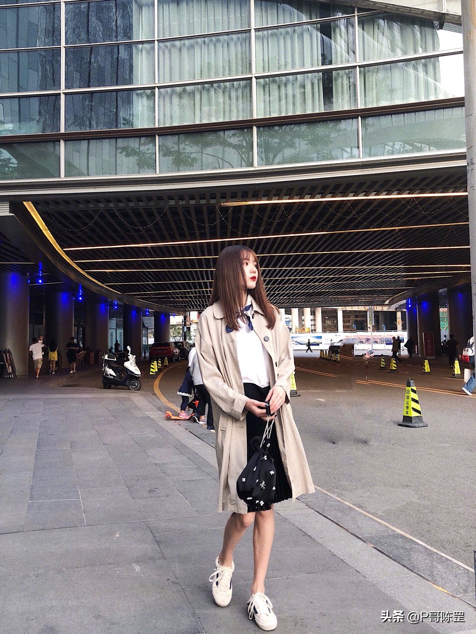 「原创首发」「P哥设计」「街拍」真丝小方巾《黄金时代》3