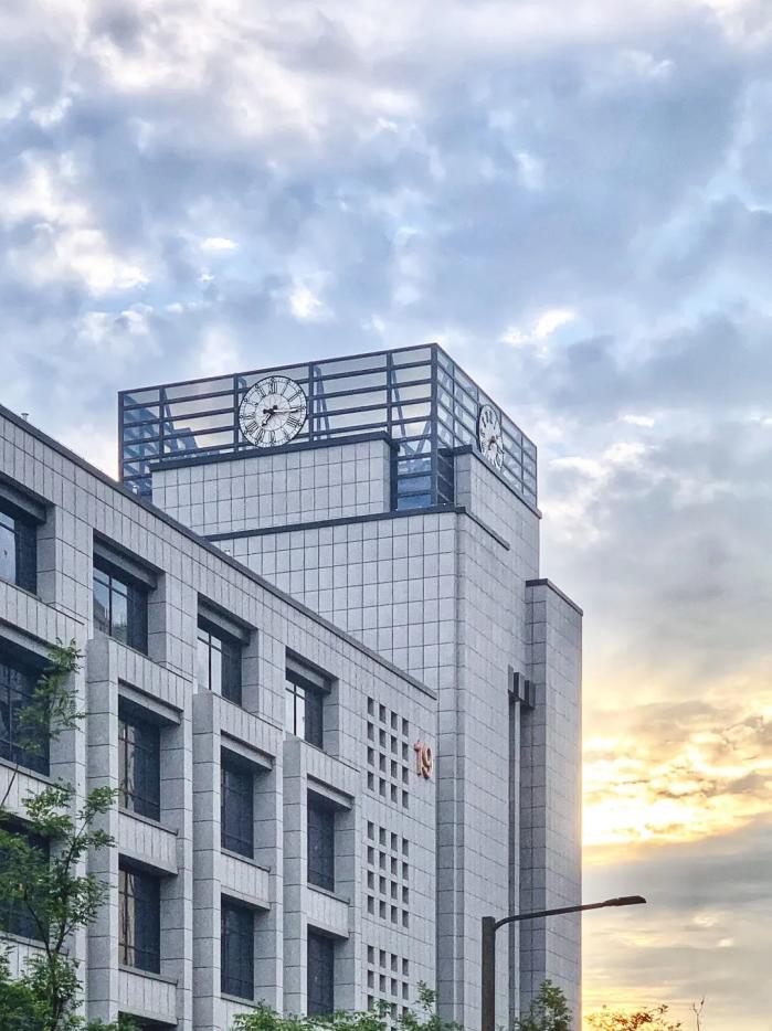 就业率99.24%!西部第一名校:走出42位两院院士,坐拥12大网红餐厅!