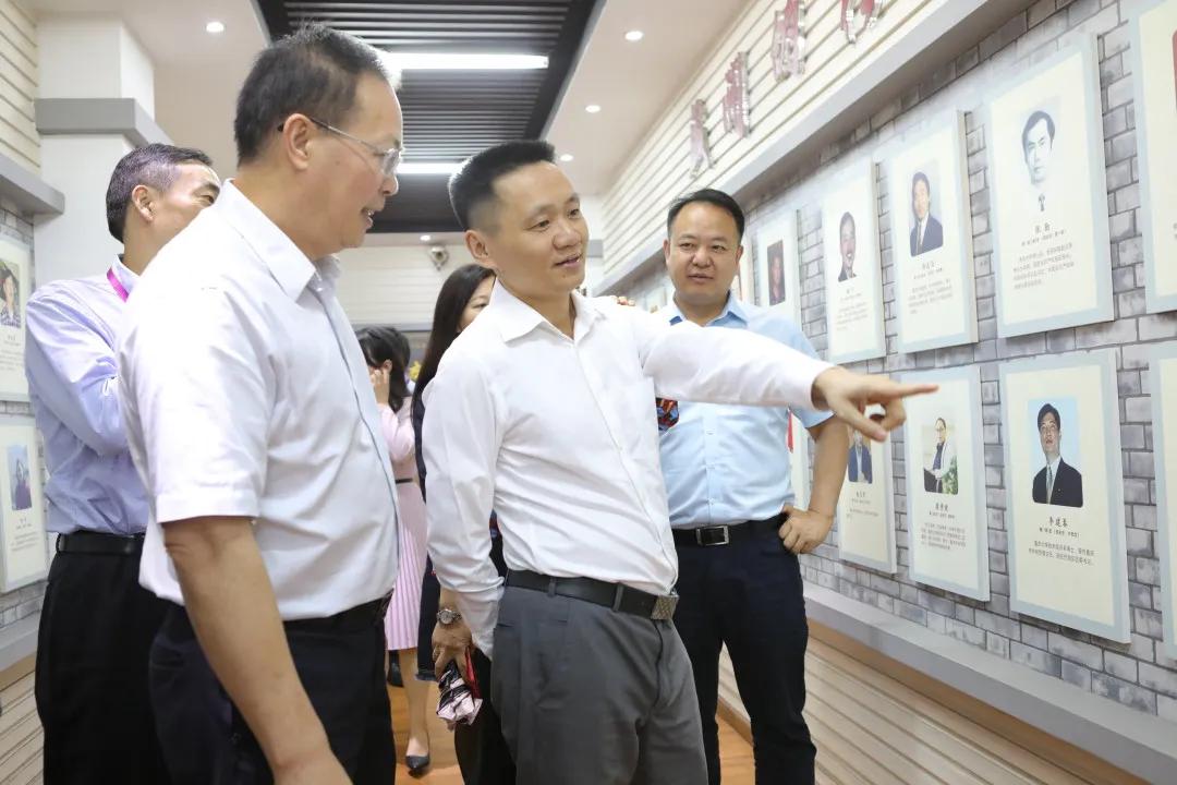 重庆57中创新班与巴蜀班,重庆名校联中对比成都7中