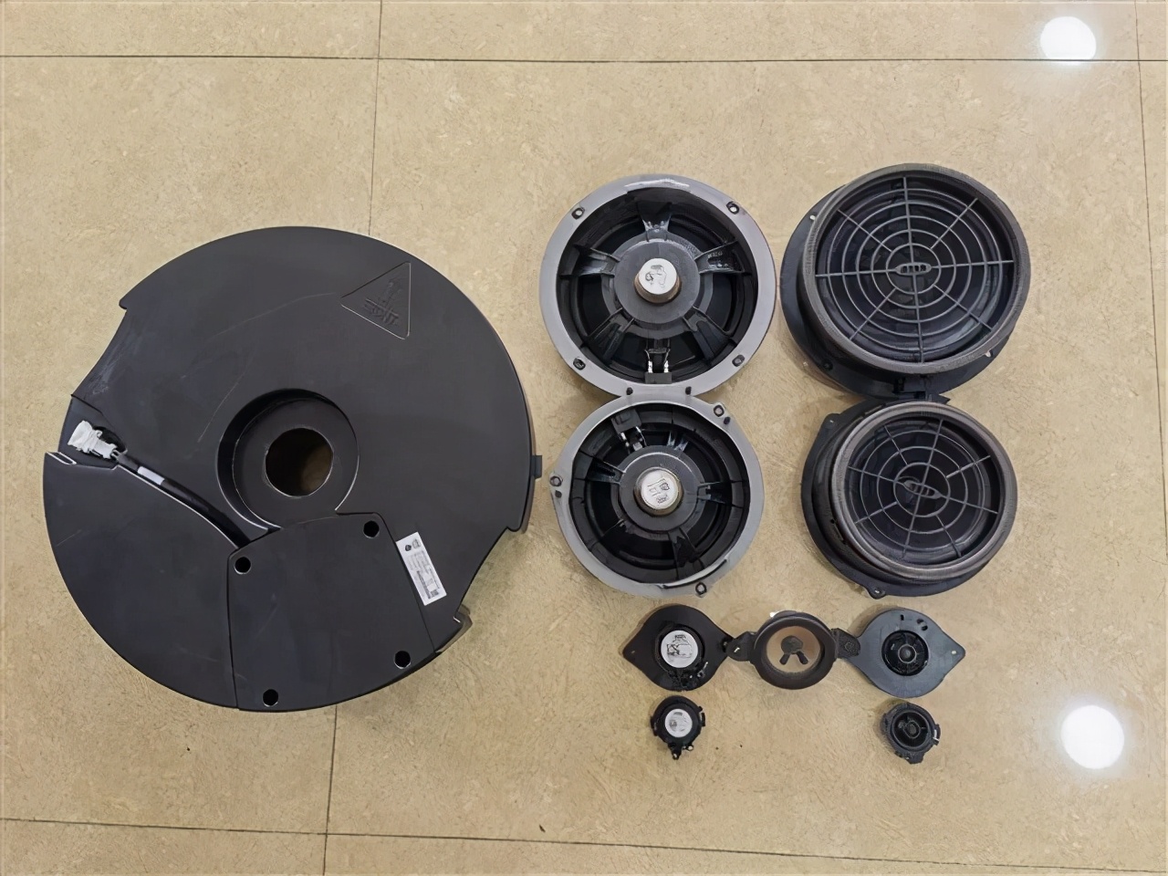 奥迪q5音响改装三分频,奥迪q5改装顶级音响案例视频