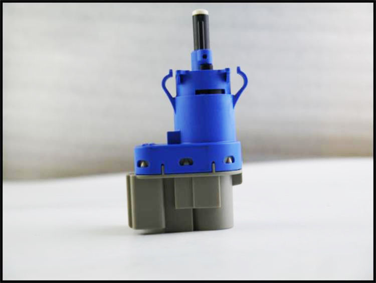 福特新蒙迪欧刹车灯一直亮,蒙迪欧锁车后尾灯一直亮怎么回事