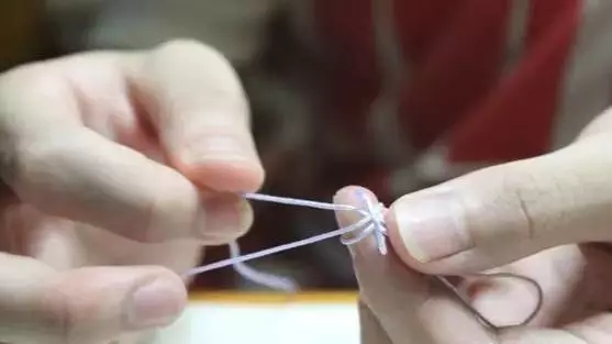 橄榄核雕手串如何打流苏视频,菩提手串有流苏和跑轮该怎么盘呀