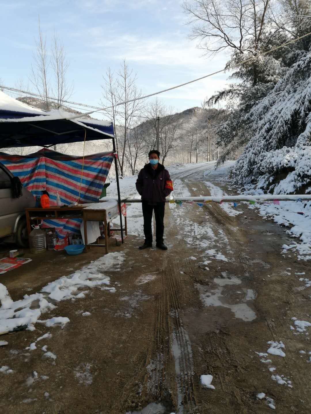 抗疫值守社区卡口先进个人事迹,疫情卡点值守志愿者事迹