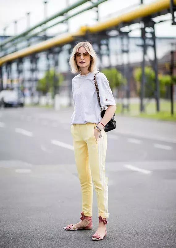 浅浅一抹鹅黄色解锁春日街头清新柔美小仙女Style!