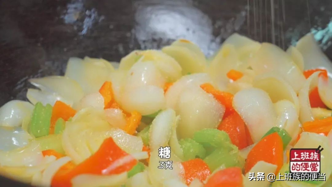 芹菜和什么炒好吃又减肚子,芹菜炒腊肉怎么不油腻