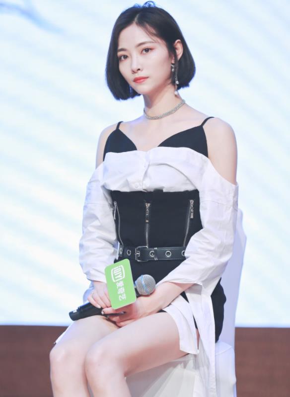 颧骨两边不对称也可以长得好看吗,颧骨突出对五官的要求更高