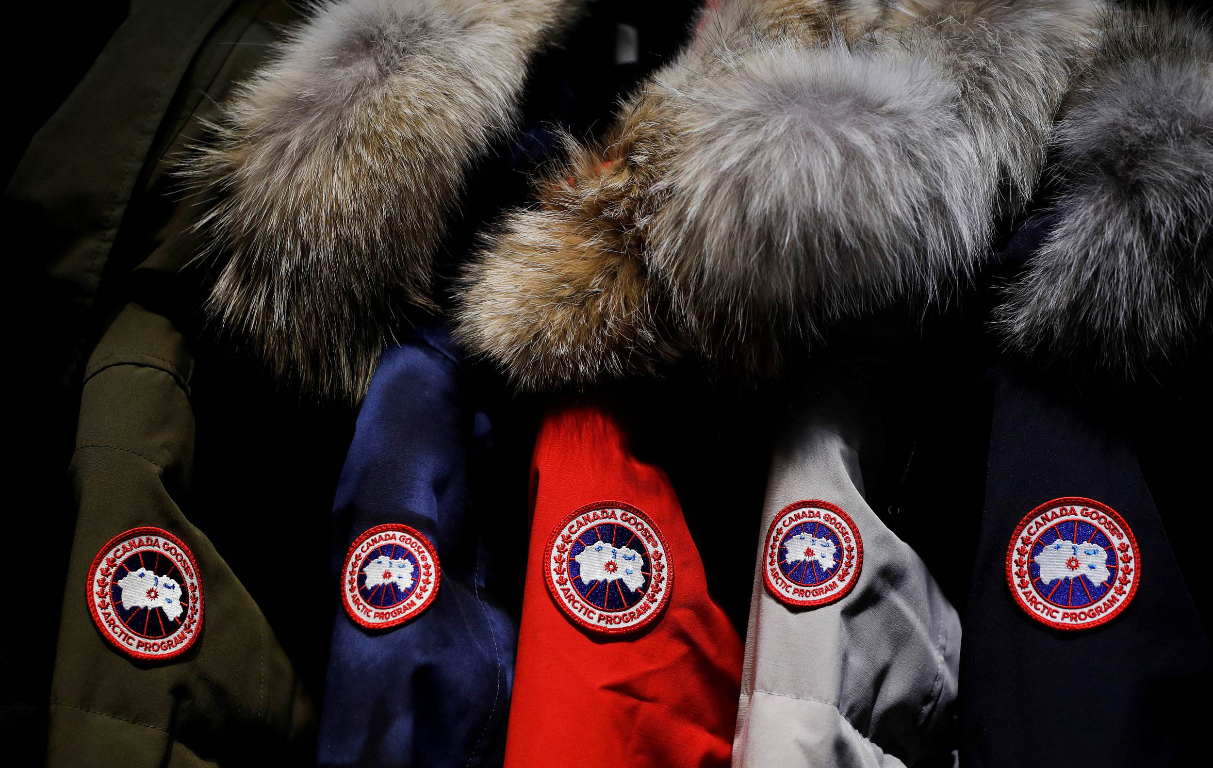 和加拿大鹅差不多的国产羽绒服,与加拿大鹅相提并论的羽绒服