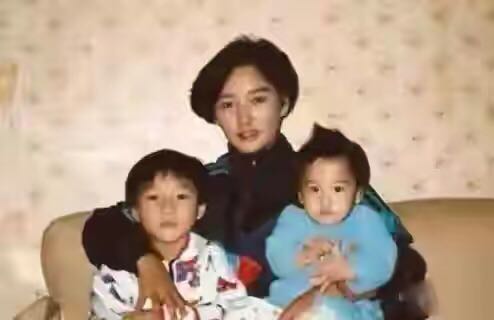 娱乐圈姐妹花：雪梨未婚生子，米雪64岁未婚，亿万资产谁来继承？