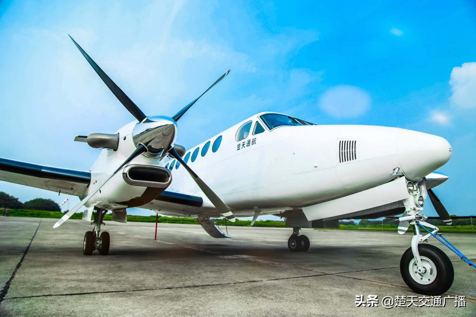 飞机界的“劳斯莱斯”：全省第一架空中国王350i飞机首次亮相荆州机场