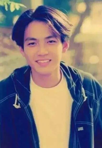 行走的荷尔蒙,这6位越老越有味,大胡茬克制又霸道,气质太绝了