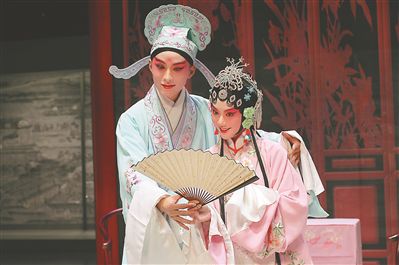 团扇和折扇哪个更有文化,中国折扇纸扇