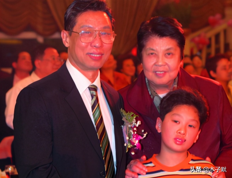 钟南山等她八年完婚,她等他一辈子回家,相爱可抵岁月漫长