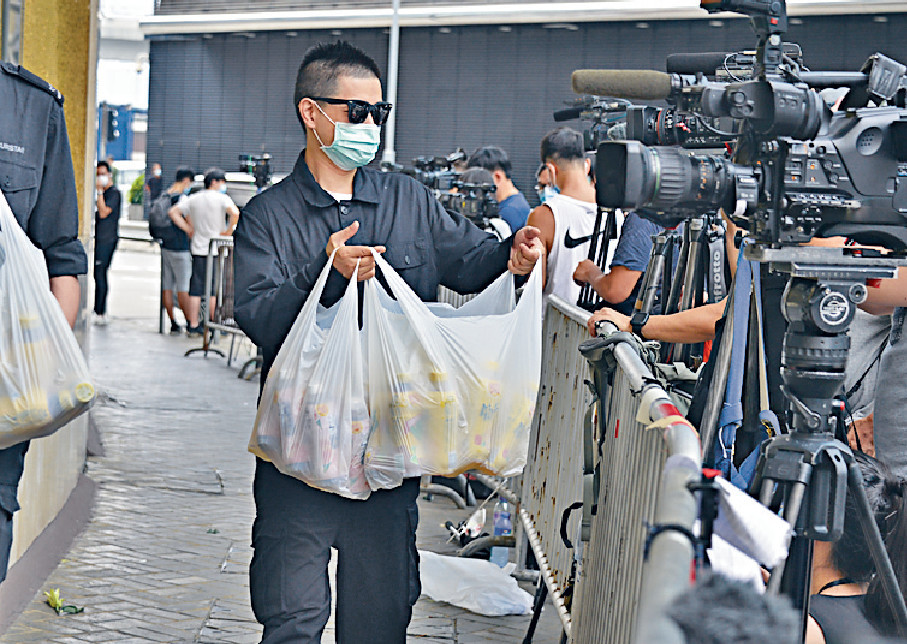 奚梦瑶手拿包,奚梦瑶秀包包