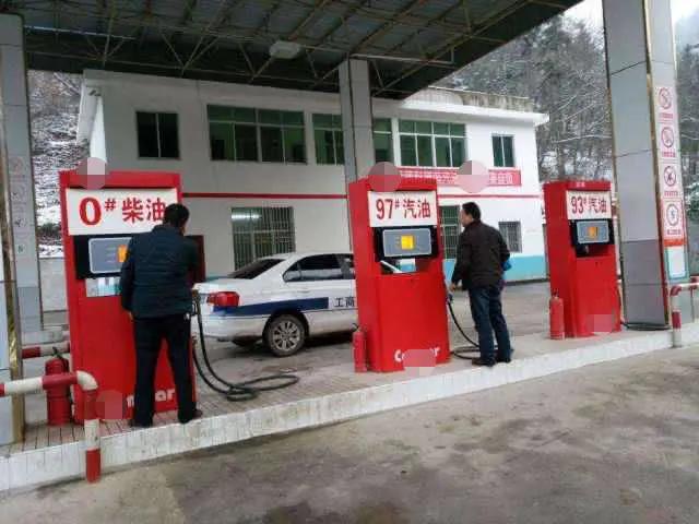 加油站上班工资少为什么有人干,加油站上班的好处和坏处