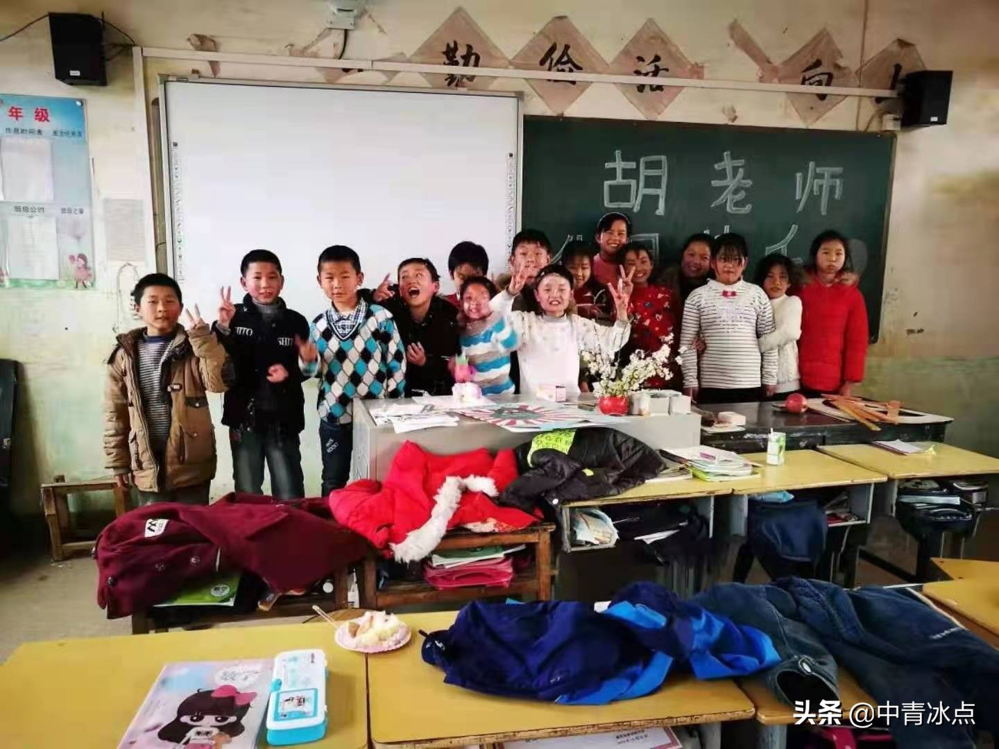 江西鄱阳一乡村教师,放暑假就打工,去过杭州、深圳、厦门,当过服务员、电话销售、网约车司机