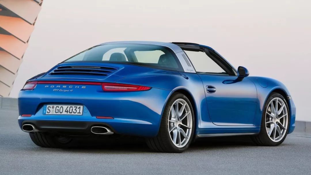 用保时捷911来存粮食，在瑞士连松鼠的生活品质都那么高