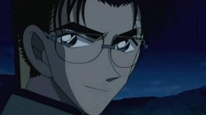 柯南中有无眼镜的效果，妃英里很意外，而她的女王之名实至名归