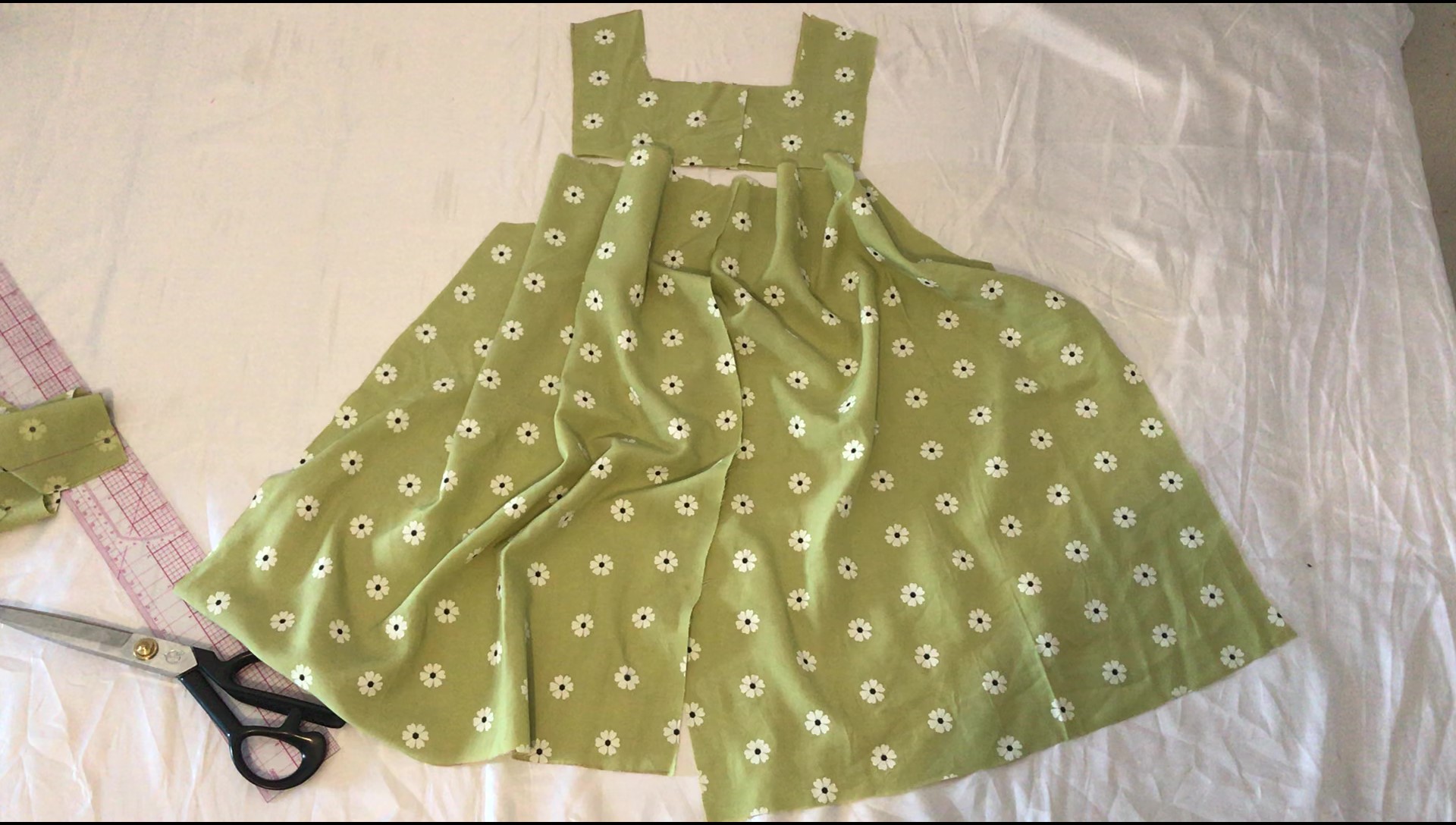 扭结款连衣裙怎么缝纫,扭结连衣裙缝纫教程