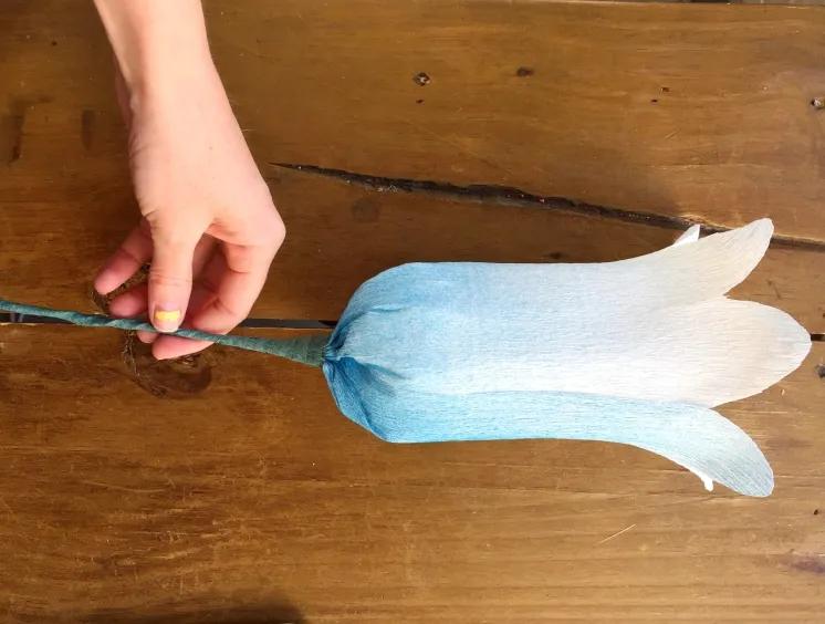 用手工纸做出来的花型装饰,软皱纹纸手工花