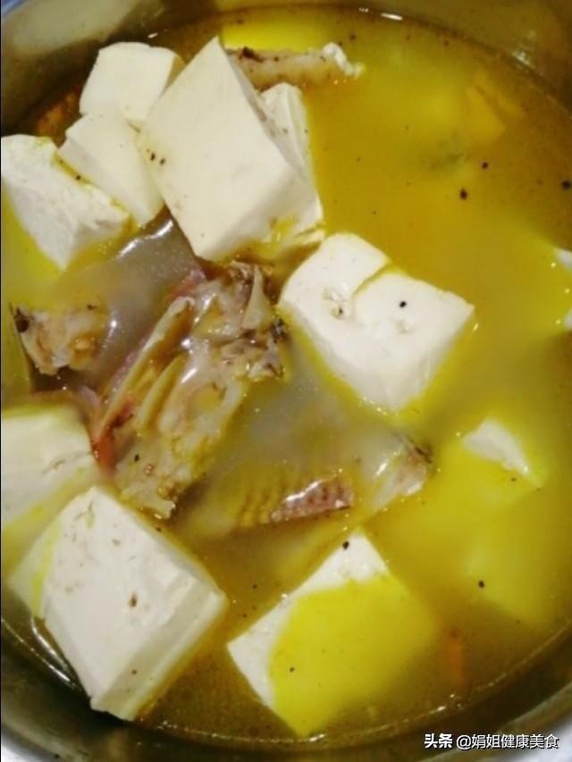给老妈妈做个鲫鱼豆腐汤,鱼头豆腐汤孩子最爱