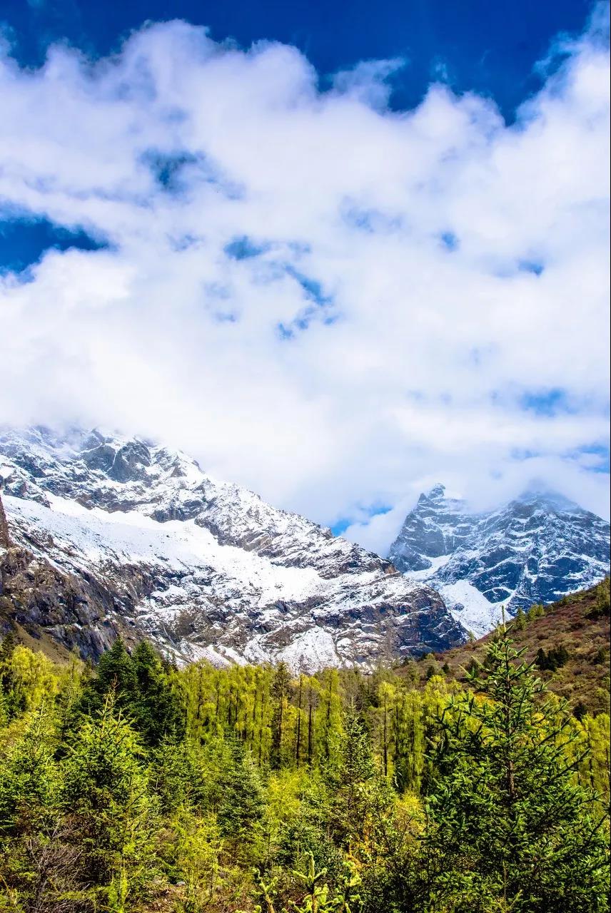 一个被上帝偏爱的地方,一个被上帝遗弃的城市