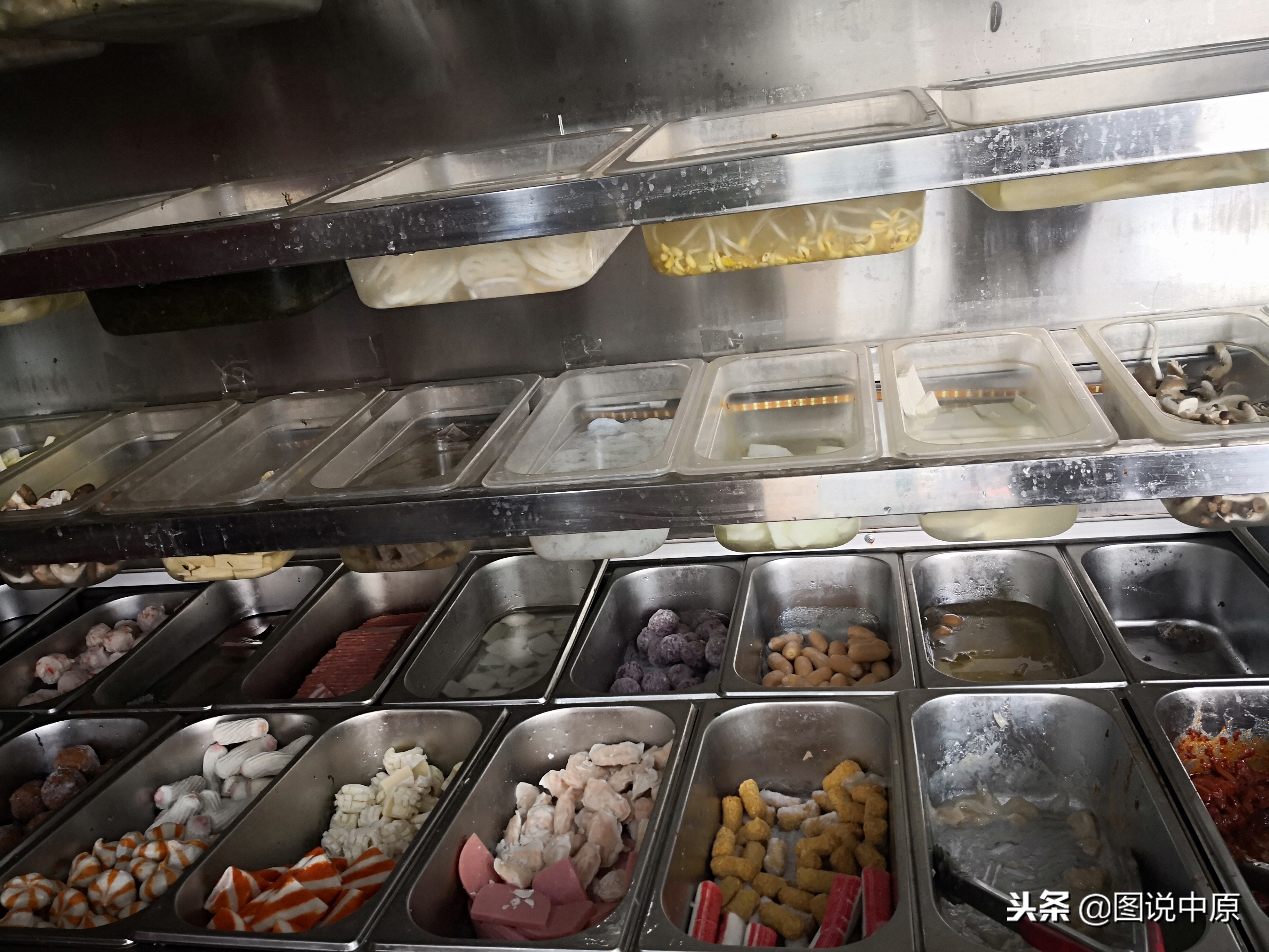 别出心裁：郑州一新开小店取名“冒牌麻辣烫”